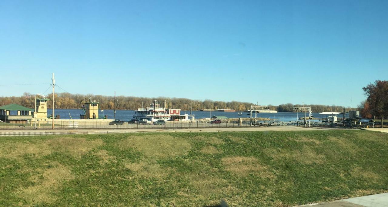 Riverside Inn ハンニバル エクステリア 写真